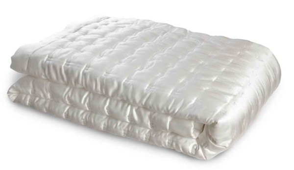 WINDSOR IVORY (слоновая кость) 270х270см. Стеганое покрывало Верх 100% шелк Mulbery Низ Хлопок-Сатин. Наполнитель 100% Полиэстер. ТМ «Gingerlily», Англия. Страна производства Китай